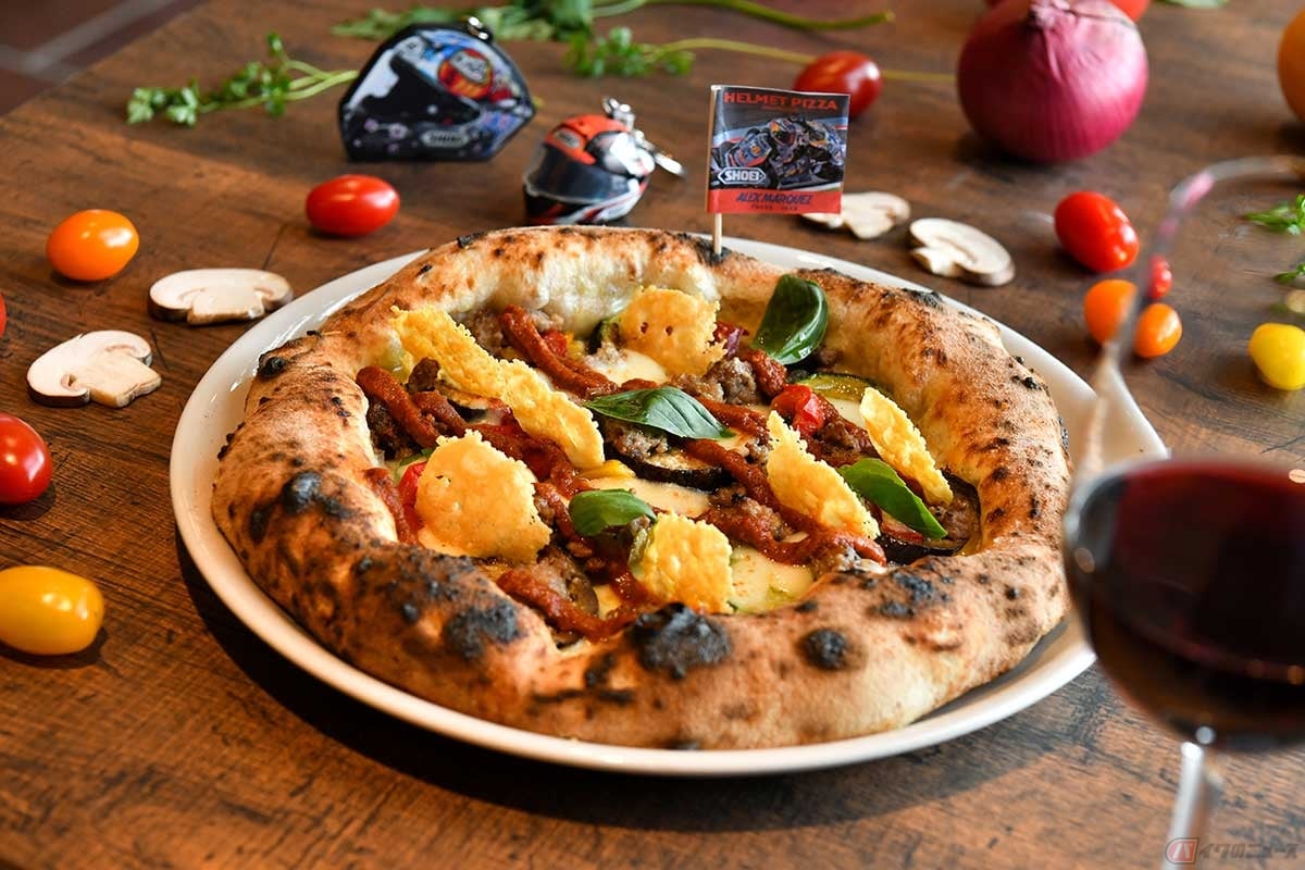 取材時に試食したのはマルゲリータだが、MotoGPライダーの名を冠したスペシャルに興味を抱く人は少なくないだろう。写真はスペインを意識した具材を使用する「ピッツァ・マルケス」