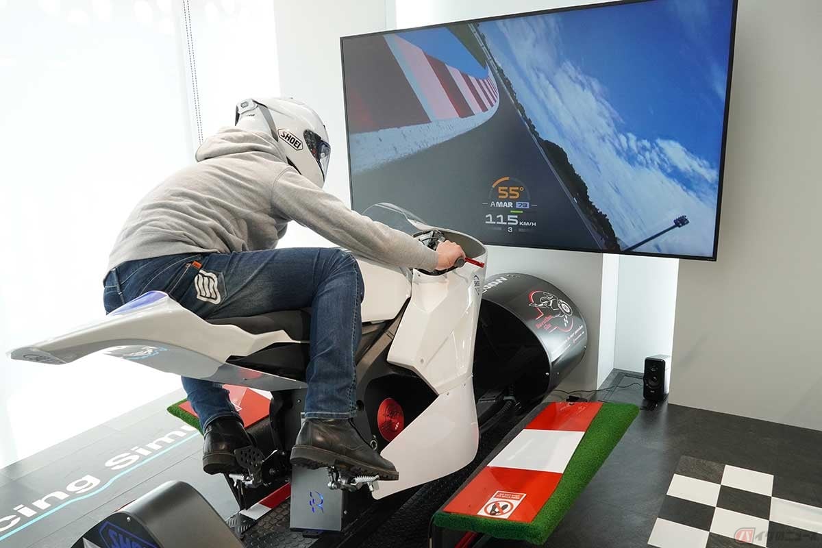 MotoGPライダーの走りが味わえるサーキットレーシングシミュレーターは、レース好きなら感動するに違いない