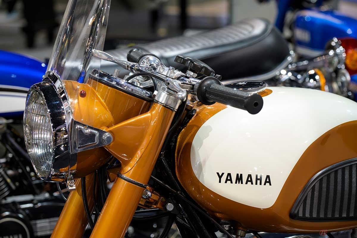 1959年に市販車として登場したヤマハ「YDS-1」は、ヤマハのスポーツバイクの原点となり、現行「YZF-R」シリーズへと続くスーパースポーツモデルのルーツとも言える