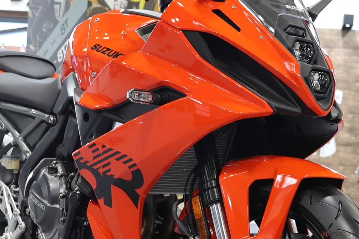 スズキ「GSX-8R」新色:グラスブレイズオレンジ