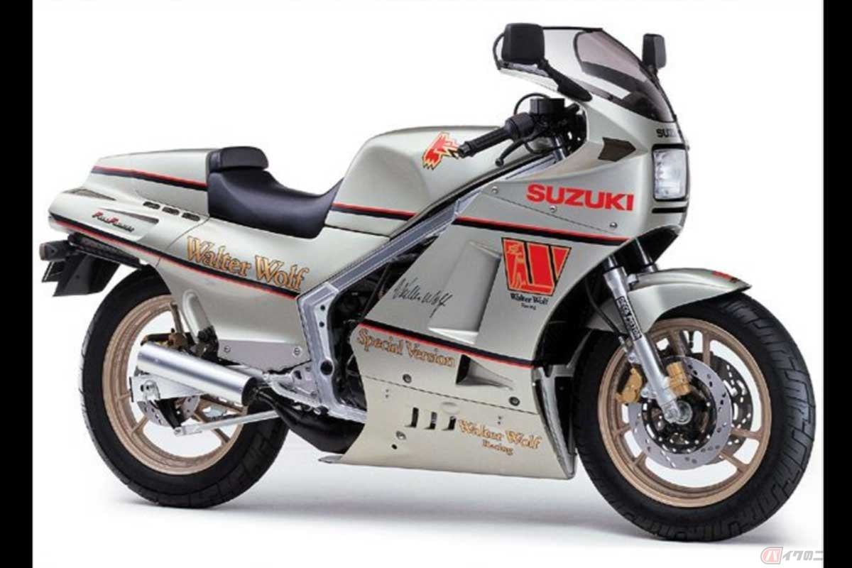 カナダの石油王「ウォルター・ウルフ」が興したレーシングチームのカラーを纏った「RG400Γ」（1986年）。シルバーのWW仕様