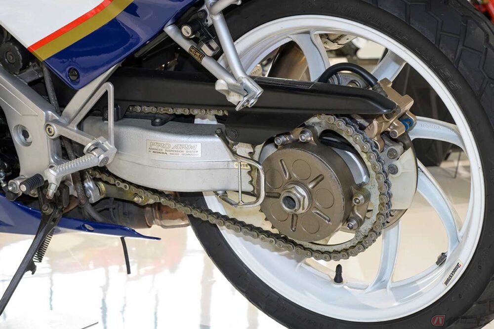 400ccクラスが沸いていた時代 市販車で「プロアーム」初採用!! ホンダ