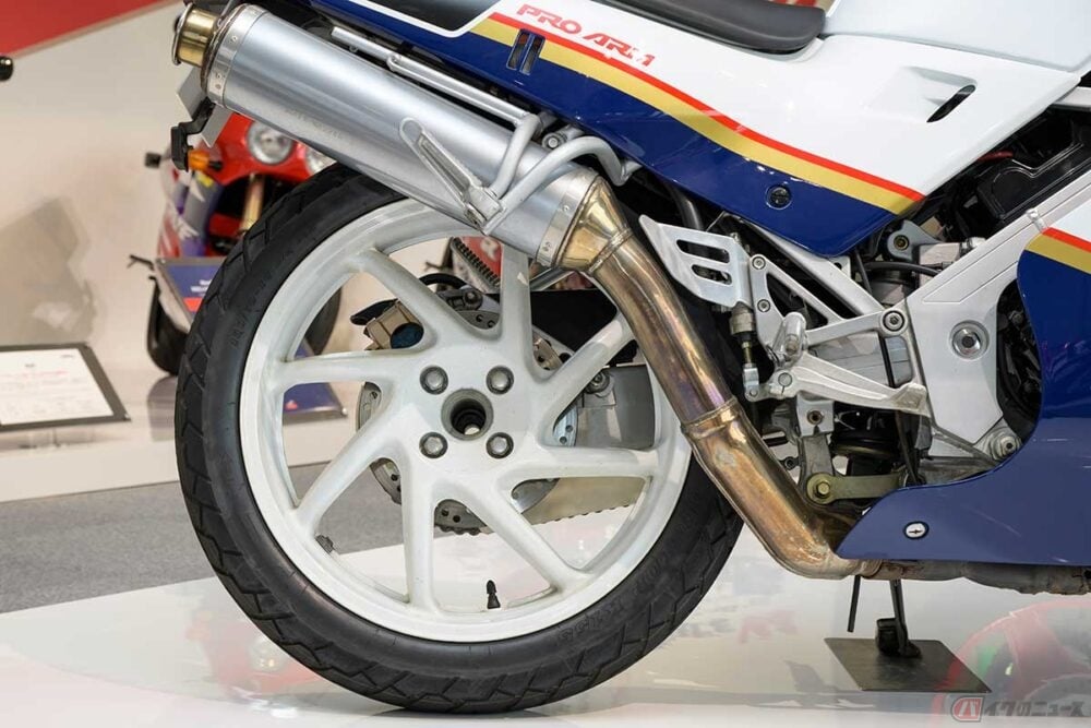 VFR400プロアーム 400ccクラスが沸いていた時代 市販車で「プロアーム」初採用!! ホンダ