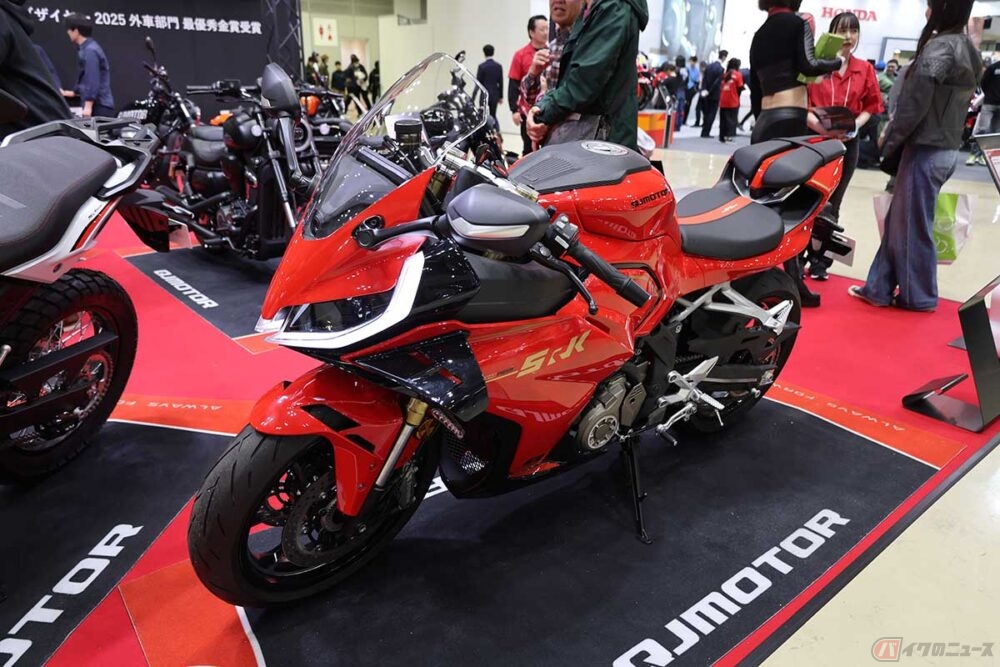 カワサキ「Ninja ZX-4RR」にライバル出現!? 2026年内の日本導入を