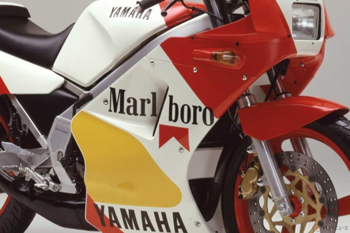 タバコメーカーのフィリップモリスのブランド「マルボロ」のカラーを纏ったヤマハ「TZR250」（1986年）