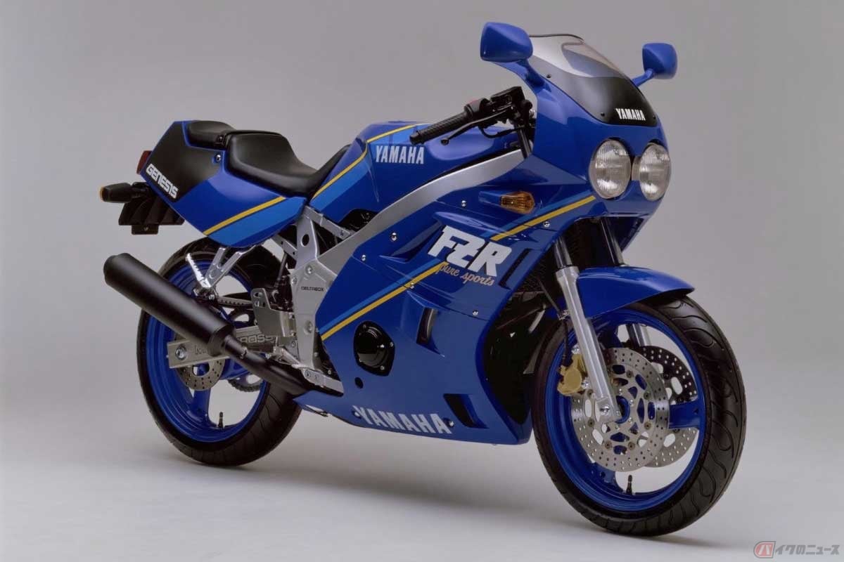「ゴロワーズ」または「ソノート」と呼ばれるブルーのカラーを纏ったヤマハ「FZR400」(1986年)