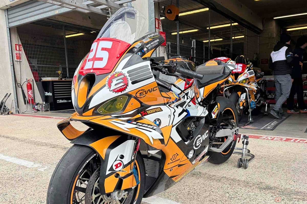 マシンは最新のBMW Motorrad「M 1000 RR」
