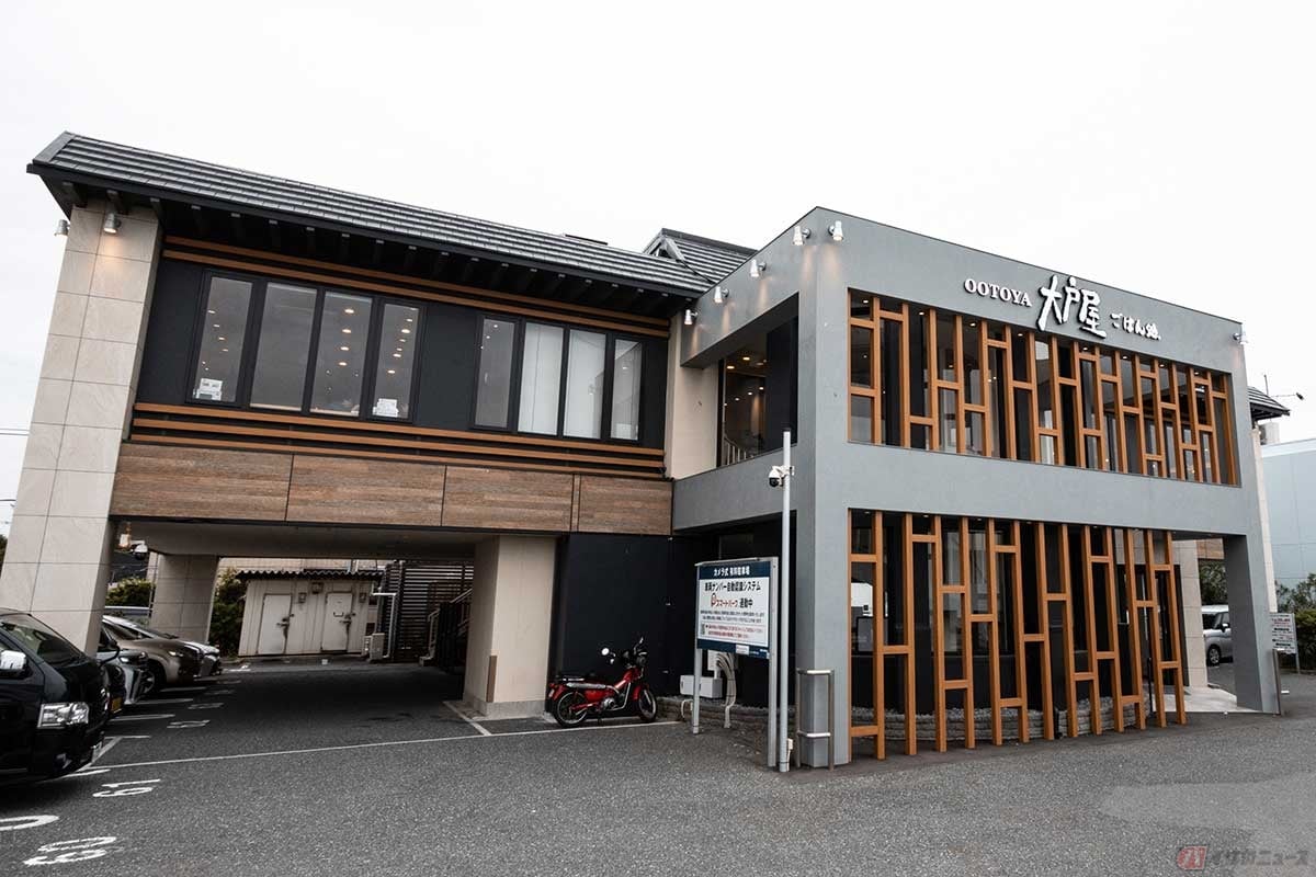 「大戸屋ごはん処 逗子店」は国道134号沿い、逗子海岸に面した最高のロケーション
