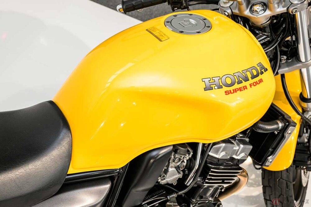 HONDA SUPER FOUR タンク スーパーフォア400 日本のライダーを育てた歴史的名車!! 再び走り出したホンダ「スーパー