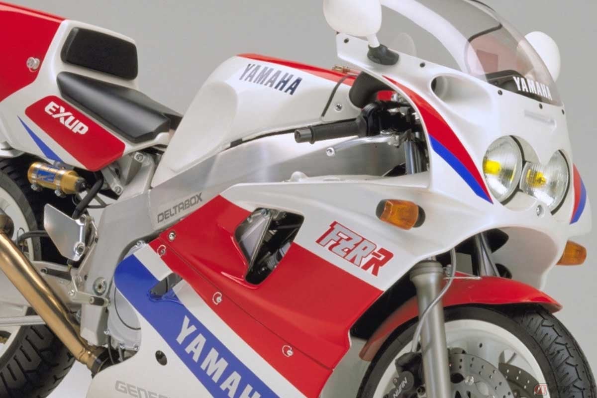 開発コードの「OW-01」で有名なヤマハのホモロゲーションマシン「FZR750R」(1989年)