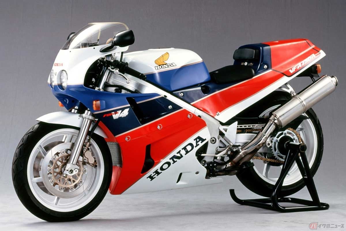 世界耐久選手権で1985年、1986年と2年連続でチャンピオンを獲得したホンダのワークスマシン「RVF750」の技術をフルに投入した「RC30」こと「VFR750R」(1987年)