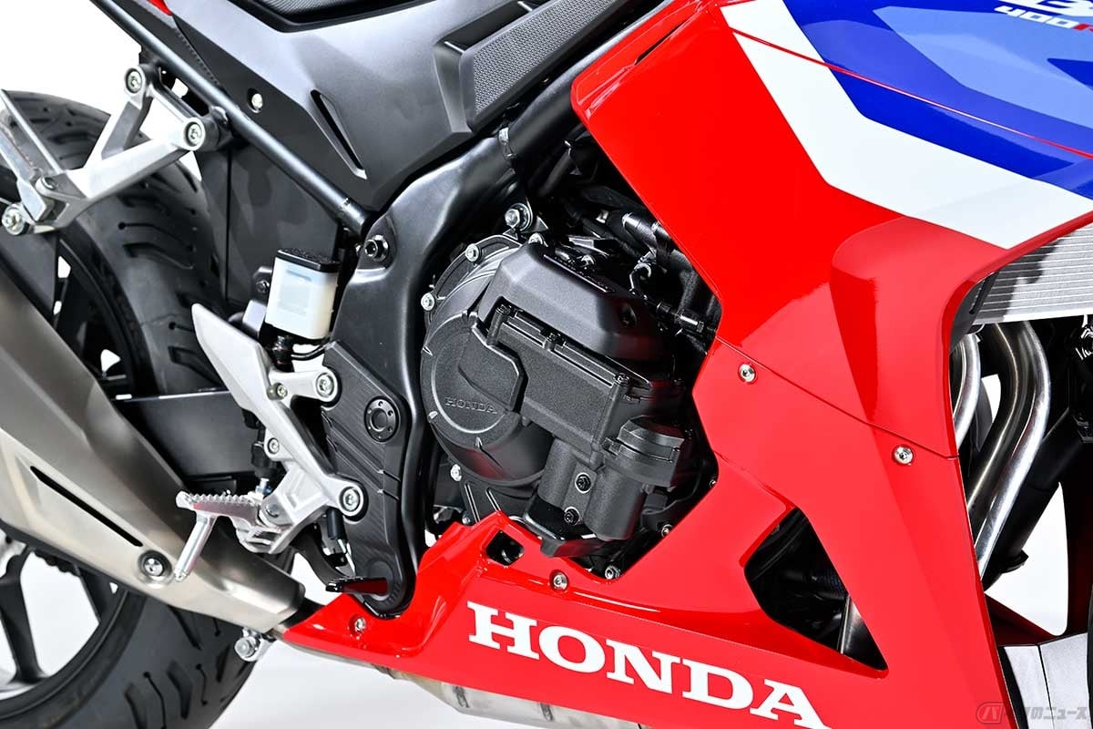 ホンダ「CBR400R E-Clutch」