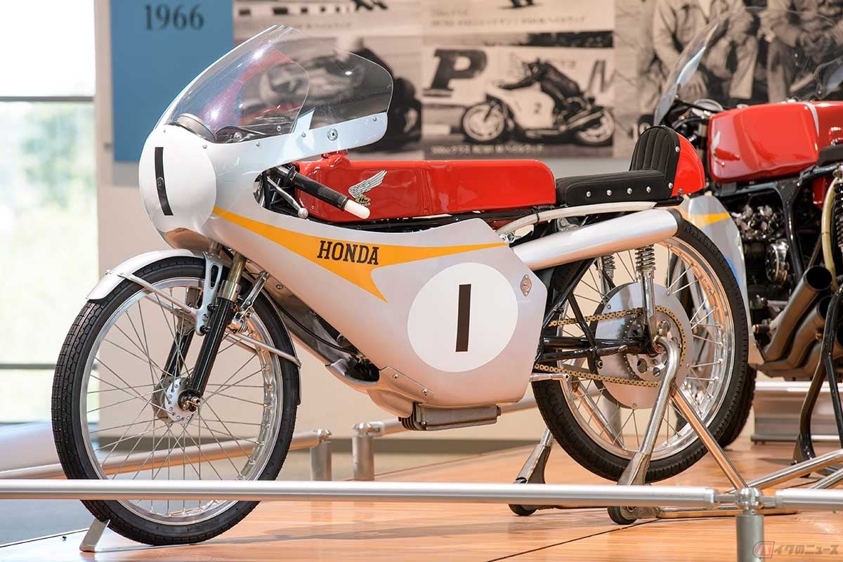 1966年に50ccクラスのメーカータイトルを獲得し、ホンダの5クラス制覇の一翼を担った「RC116」。写真はブライアンズ選手が駆り、マン島TTで優勝した車両