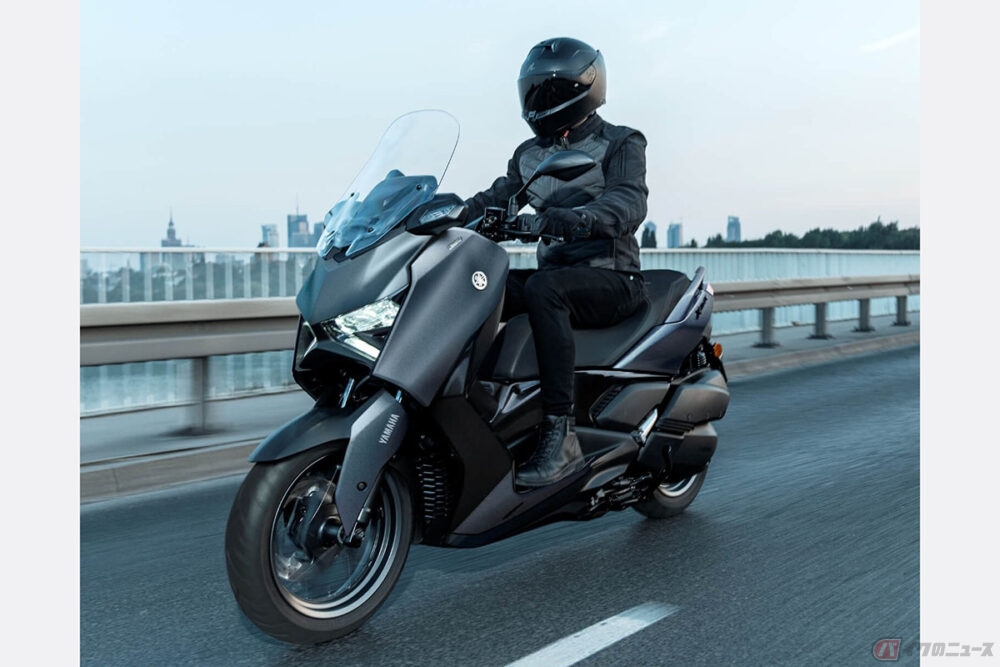 ヤマハ「XMAX」2026年モデル発売!! 金属的な質感のグレー＆レーシーな