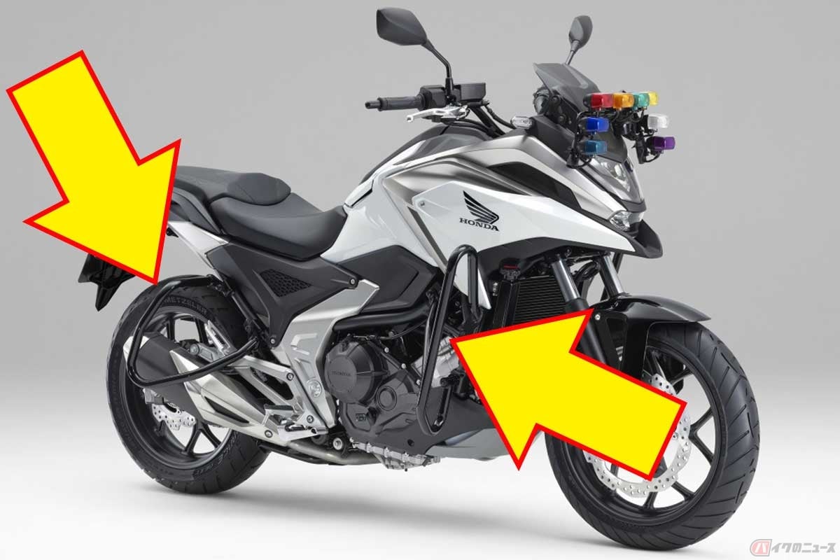 教習用バイクのホンダ「NC750L」（2022年）。エンジンガードと言えば、転倒することが前提の教習車は必ず装着しており、お世話になったライダーも多いはず。車体の後方にも装着され、合わせて「バンパー」と呼ぶこともある。