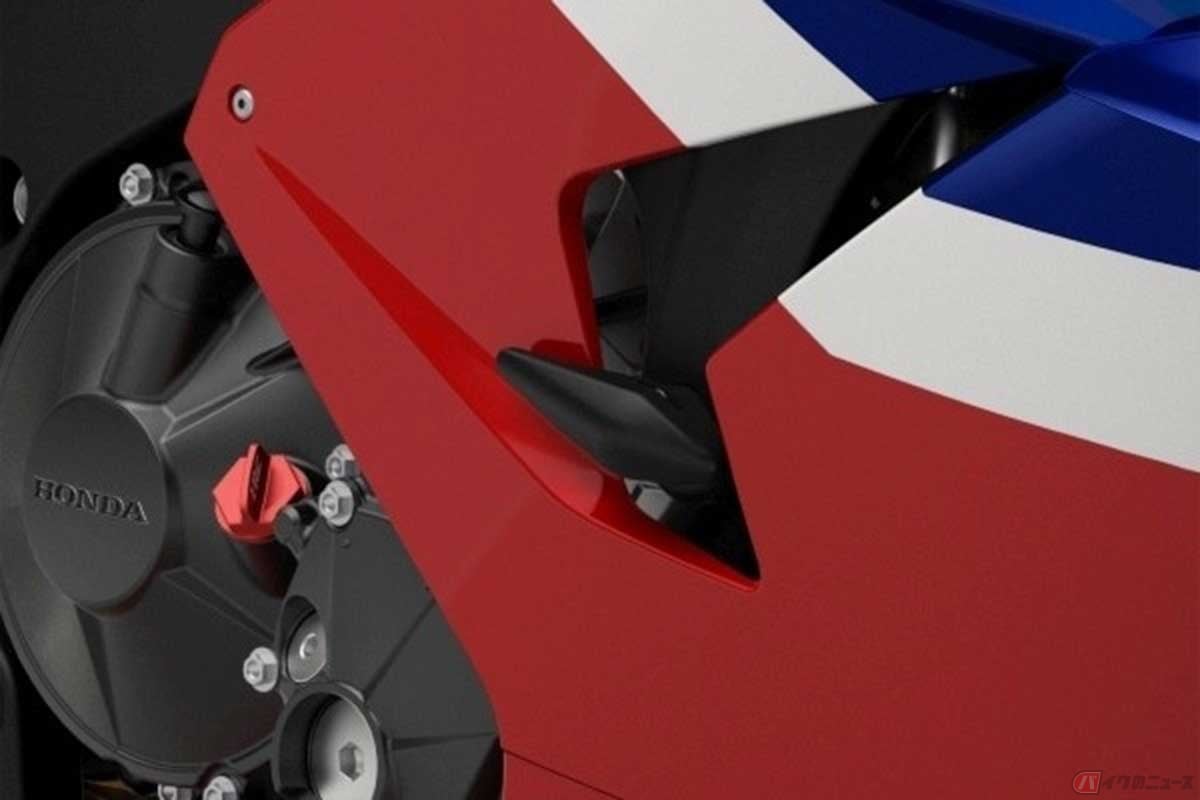 ホンダが純正アクセサリーで用意する、「CBR1000RR-R FIREBLADE」用のフレームスライダー