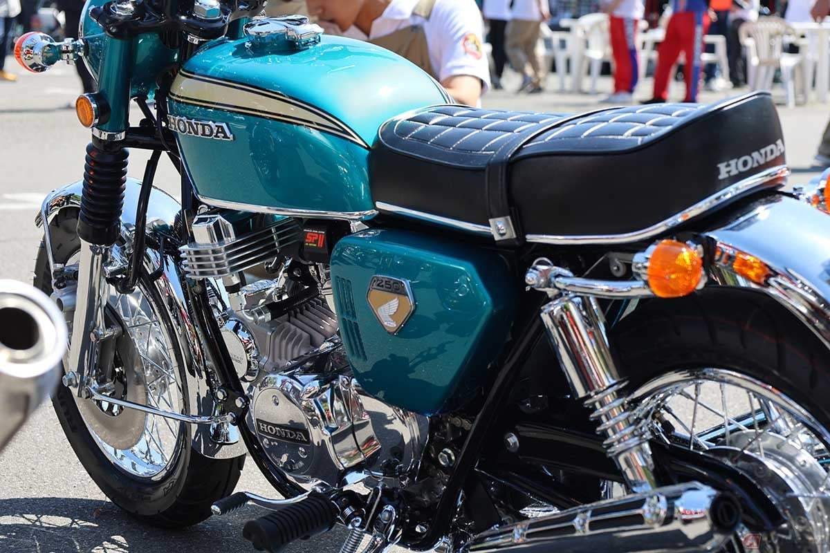 ホンダの名車「CB750Four」を排気量124ccの横型エンジン搭載車で再現したカスタムバイク