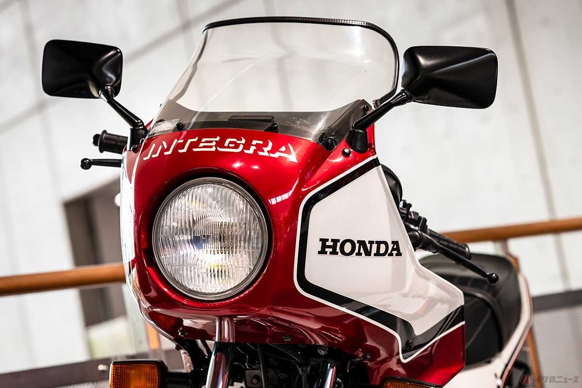 ホンダ「CBX400F INTEGRA」(1982年)は、日本で初めて新車でカウルを標準装備して発売された