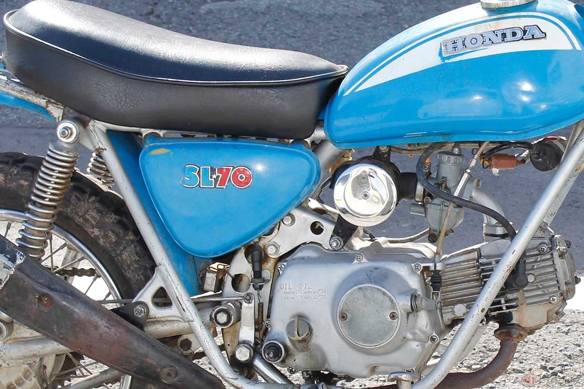 アメリカから里帰りした時には、まさにボロ車と呼ぶに相応しかったホンダのモトスポーツ「SL70」(1971年型)。「スーパーカブ65」に始まる横型OHCエンジンは、クラッチ付き「ダックス70」と同系列ながら、ミッションはリターン4速を採用していました