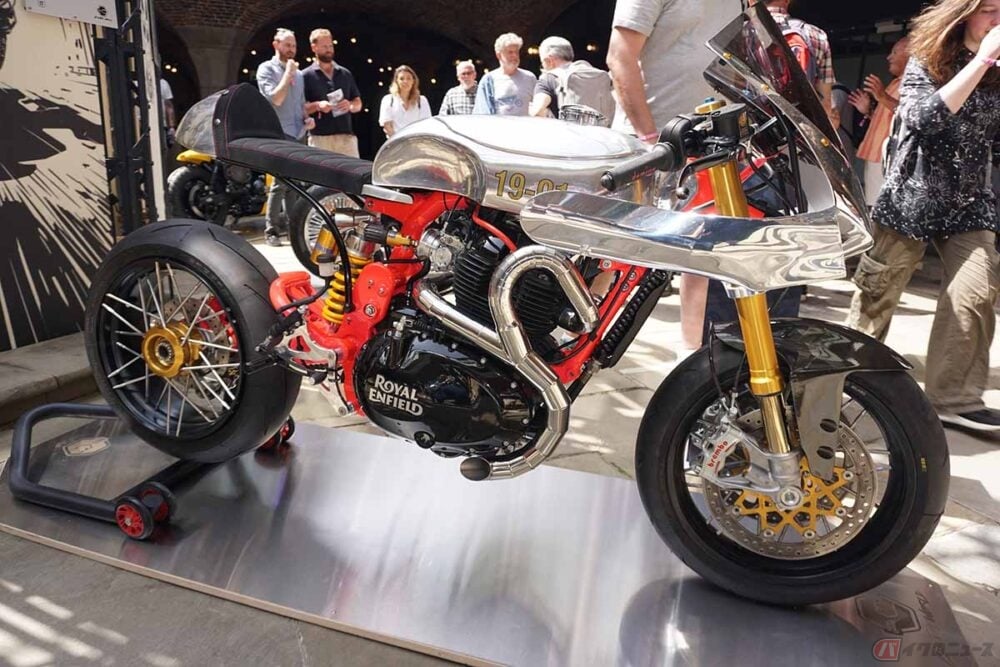 日本人ビルダーの「エンジン2機掛け」カスタムバイクに注目集まる