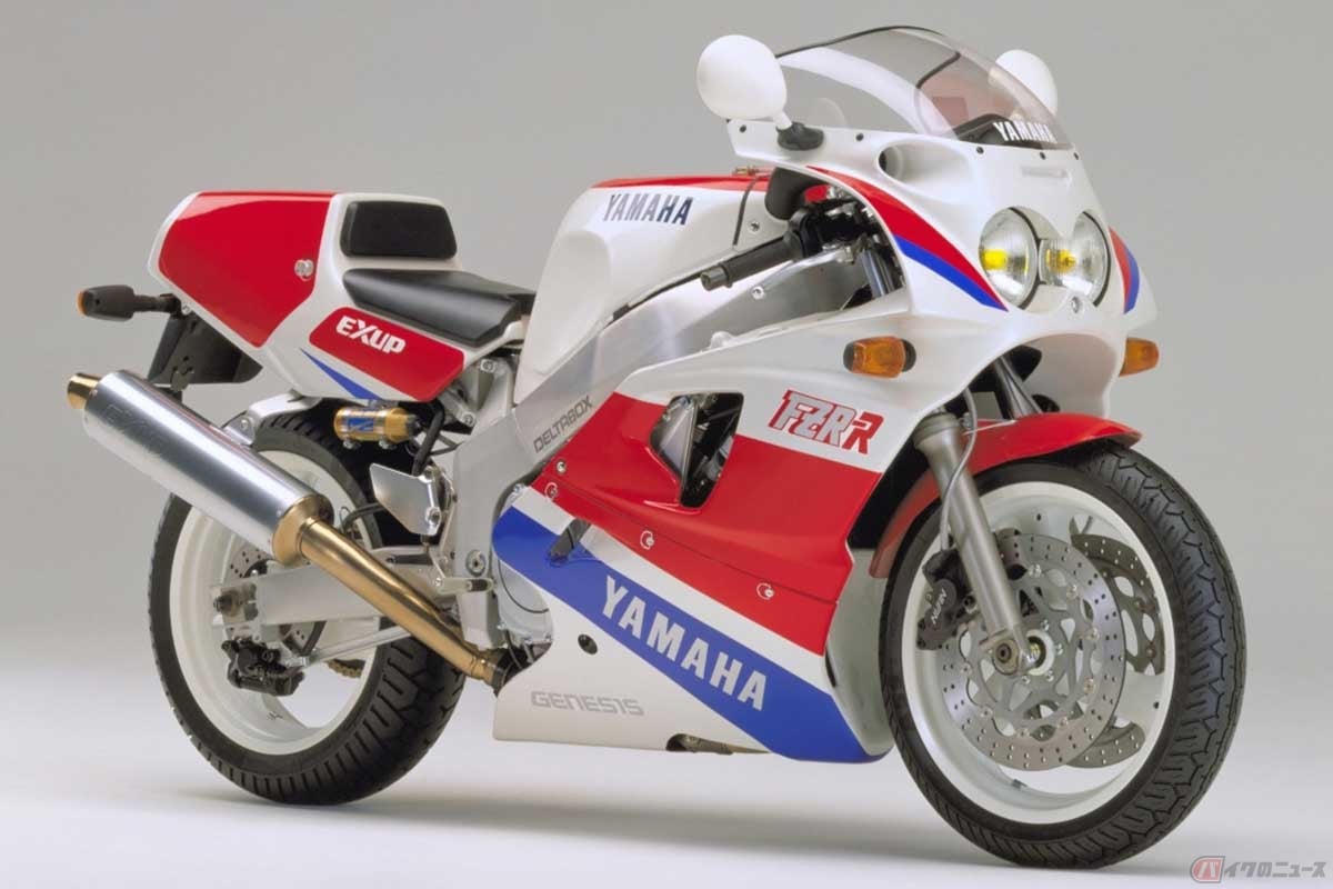 ヤマハの「0W-01」こと「FZR750R」（1989年）。時代的にTT-F1からスーパーバイクに移行するタイミングなので、この辺りのバイクがレプリカとスーパーバイクの境と言えるかもしれない