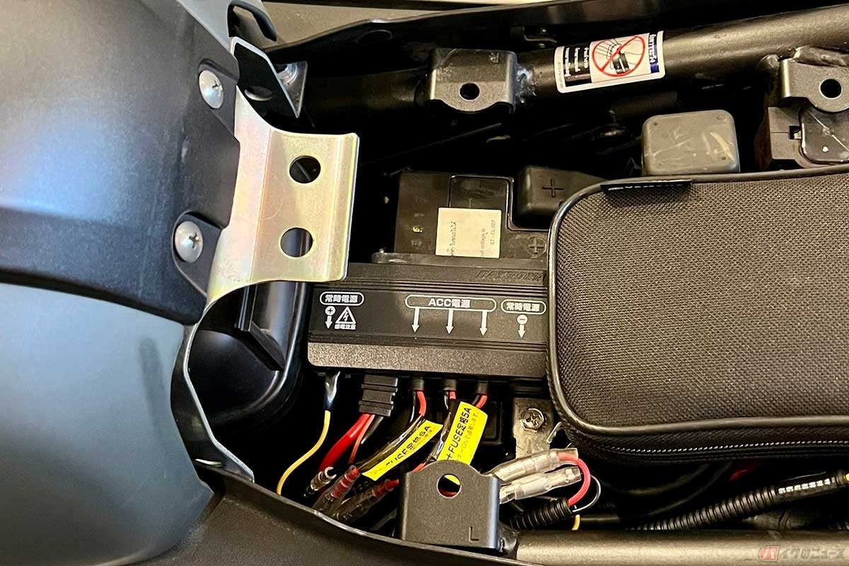 筆者の「XSR155」はETC車載器搭載済。アクセサリー電源ユニットを利用している
