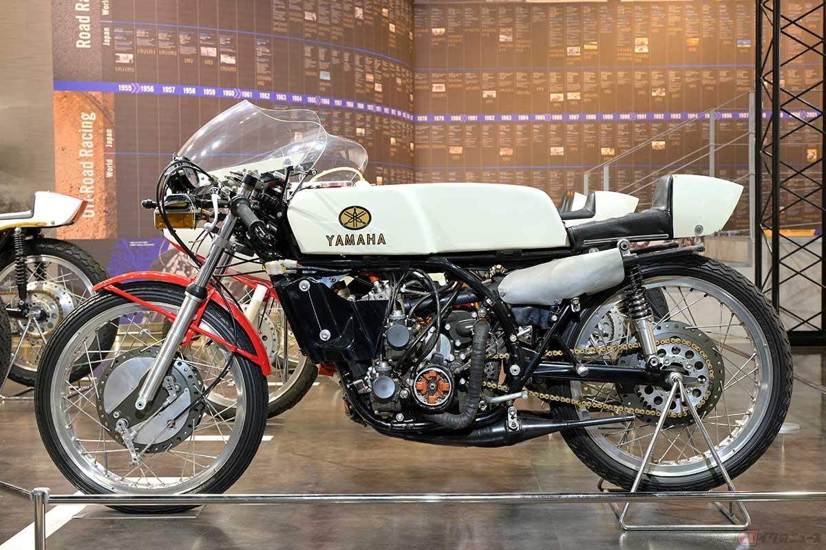 1968年の世界GP125クラスチャンピオンマシン、V型4気筒エンジンを搭載するヤマハ「RA31A」