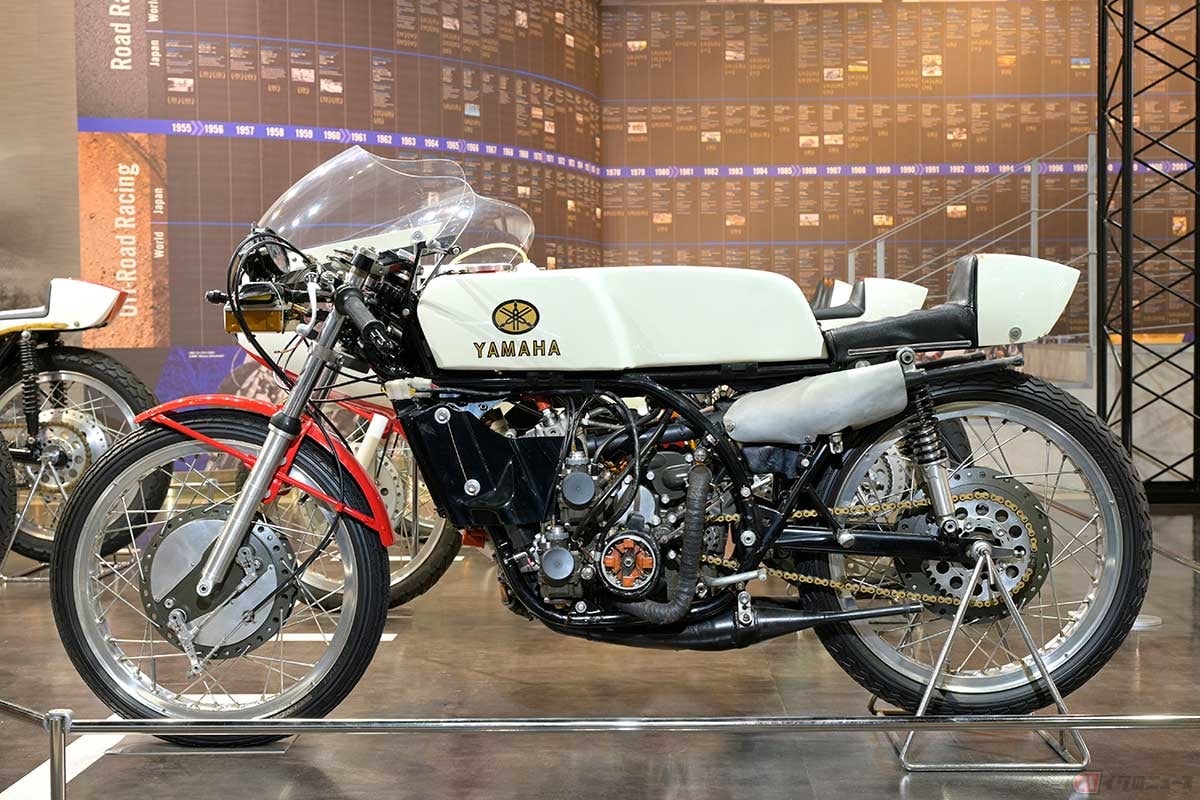 1968年の世界GP125クラスチャンピオンマシン、V型4気筒エンジンを搭載するヤマハ「RA31A」