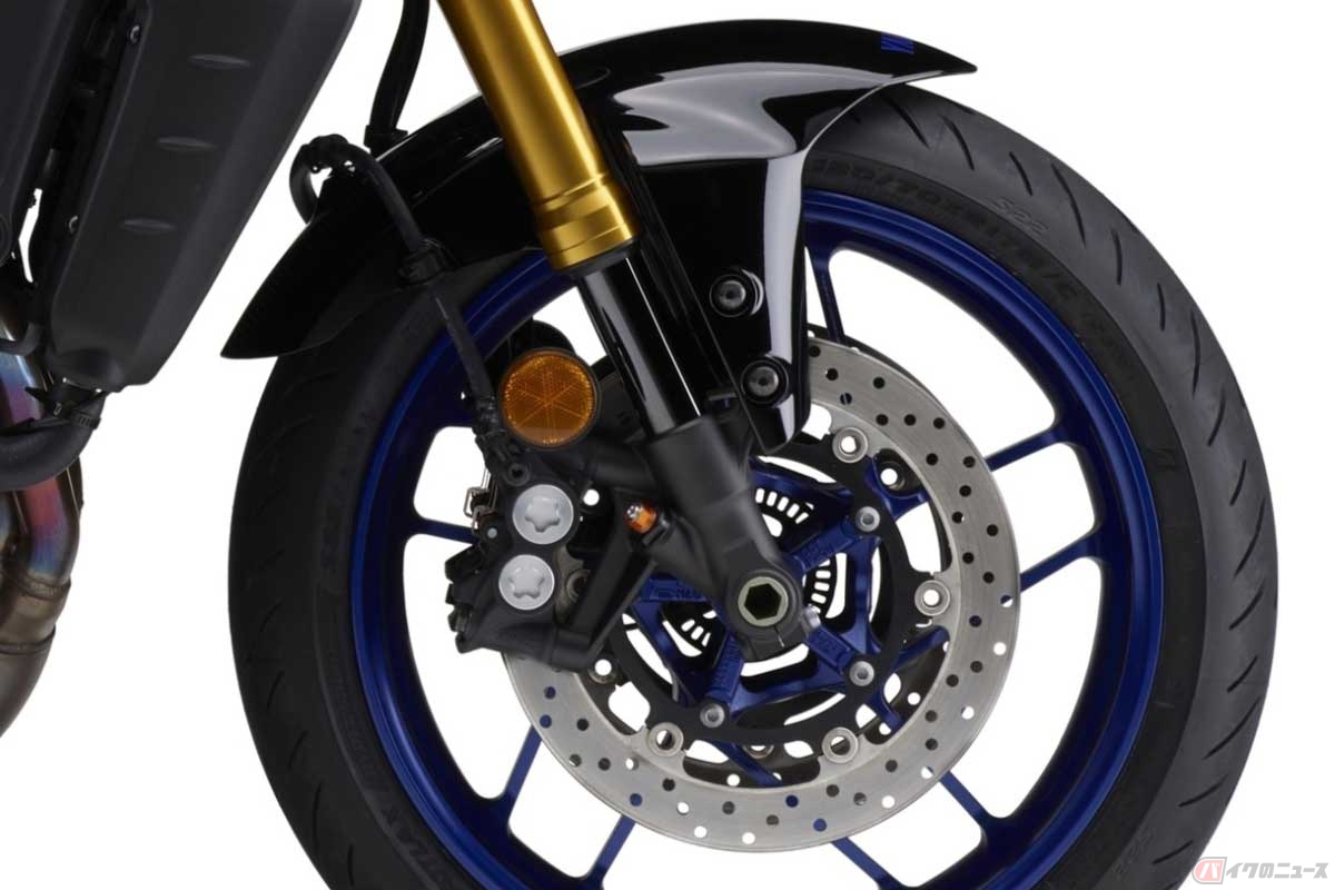 DLCコーティングを施したブラックのインナーチューブがかっこいいヤマハ「MT-09 SP」の倒立式フロントフォーク