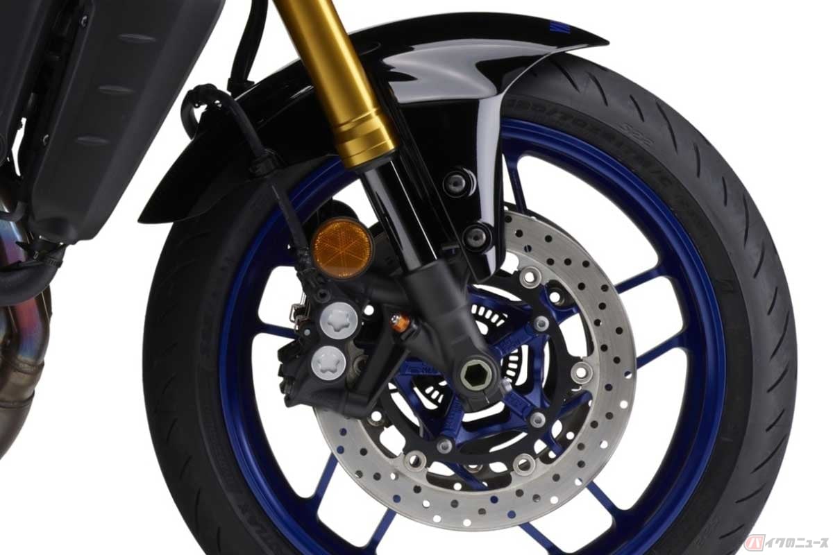DLCコーティングを施したブラックのインナーチューブがかっこいいヤマハ「MT-09 SP」の倒立式フロントフォーク