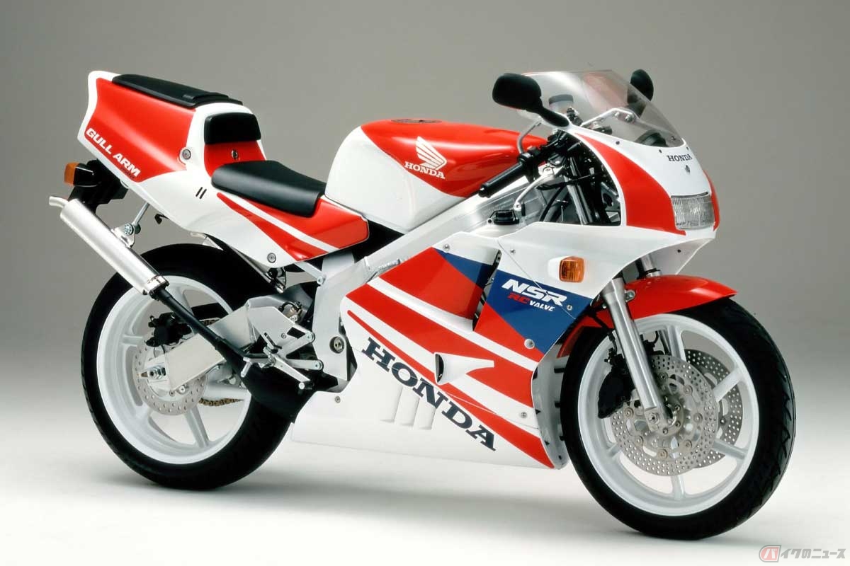 ホンダ「NSR250R」（1990年）のタンデムシートは極薄！