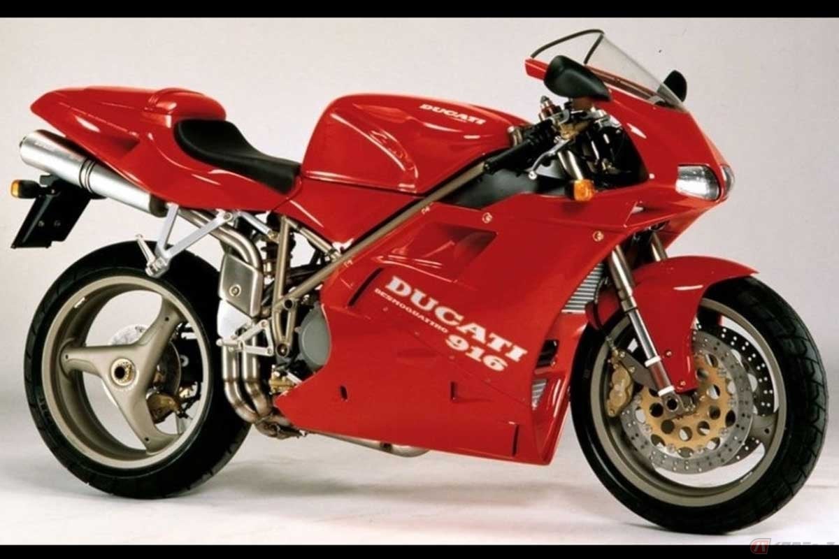 ドゥカティ「916 Biposto」(1996年)は、スタイルに似つかわしくないタンデムシート&タンデムステップを装備