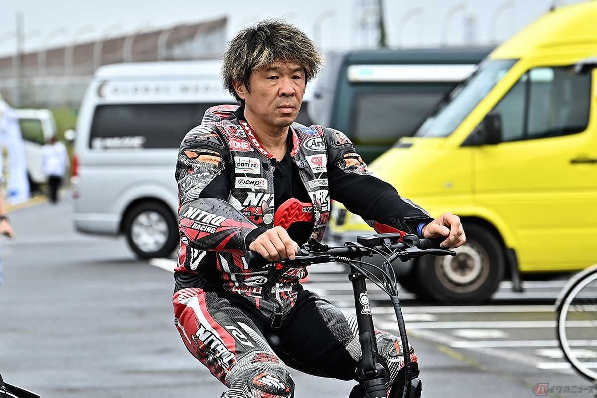 芳賀紀行選手（51歳）はヤマハ「YZF-R3」で参戦