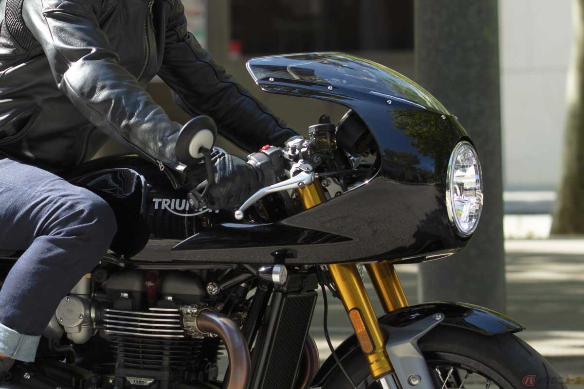 トライアンフ「THRUXTON 1200」純正アクセサリーの「ロケットカウル」。カフェレーサーのカスタムなどでも目にする