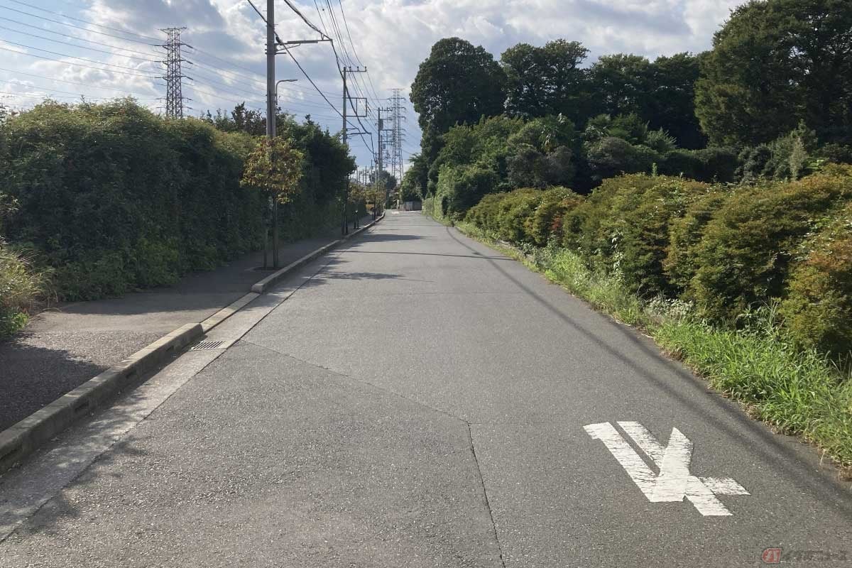 道幅が相応に広くても、センターラインが無い場合は基本的に「生活道路」
