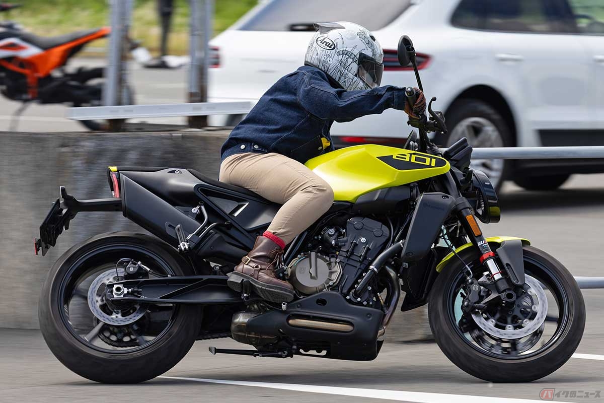 ハスクバーナ「Vitpilen 801」に試乗する、バイク女子の高梨はづきさん