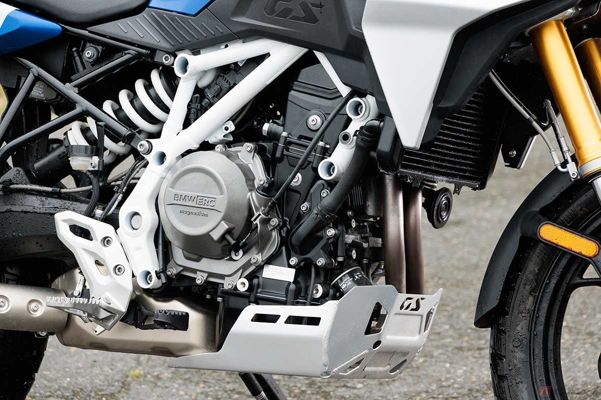 排気量420ccの水冷4ストローク並列2気筒DOHC4バルブエンジン。まったくの新開発でクランク位相角は前例が無い135度。「GSトロフィー」モデルには「ERC」標準装備