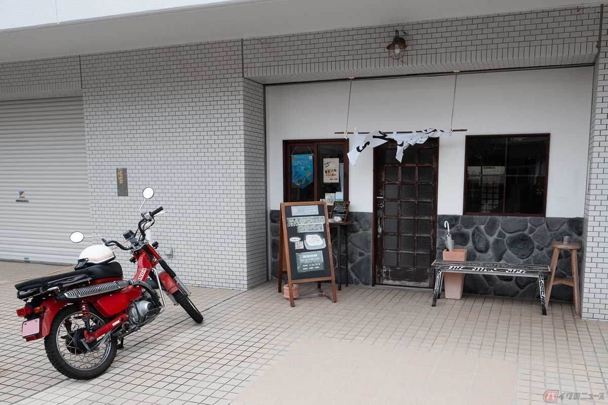 京浜急行「三浦海岸駅」から三浦海岸に抜ける道で見つけた「とんかつCafeロクベイ」