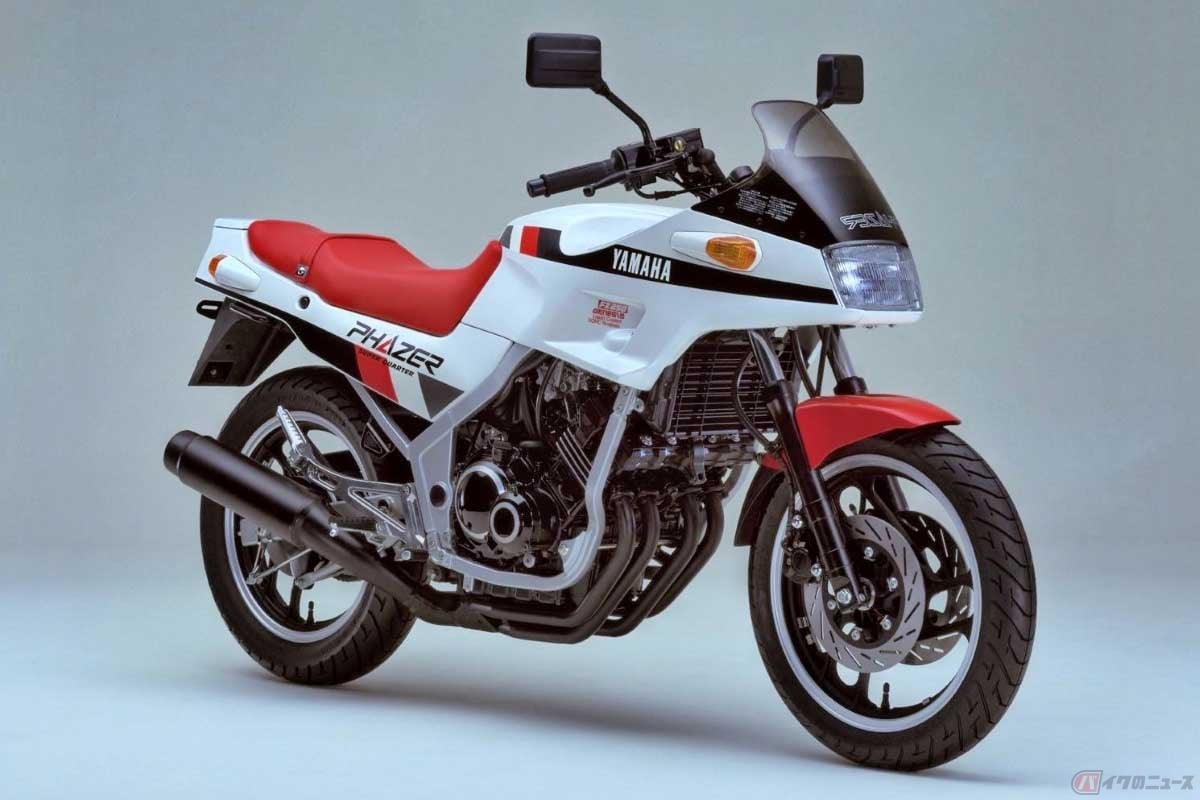 ヤマハ「FZ250 PHAZER」（1985年）は排気量249ccの水冷4ストローク直列4気筒DOHC4バルブを搭載し、最高出力45ps／14500rpmを発揮