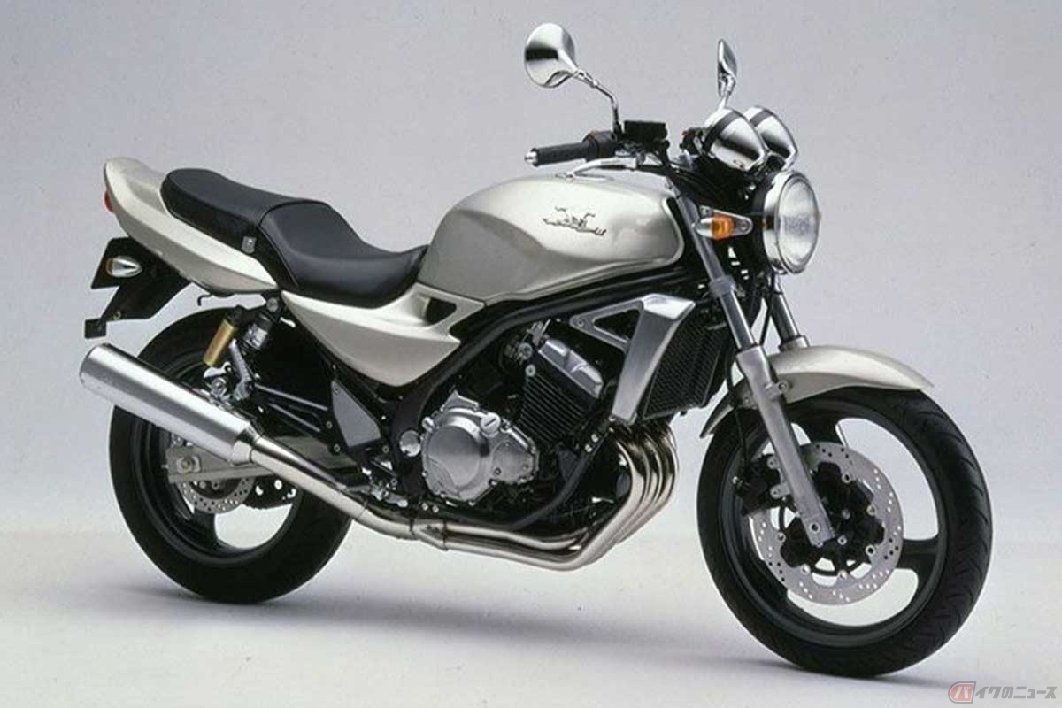 1997年のモデルチェンジで登場したカワサキ「BALIUS-II」は、リアサスペンションを2本ショックに変更。最高出力は40ps／15000rpmで、2000年型で排出ガス規制に対応して39.5ps／14000rpmへ