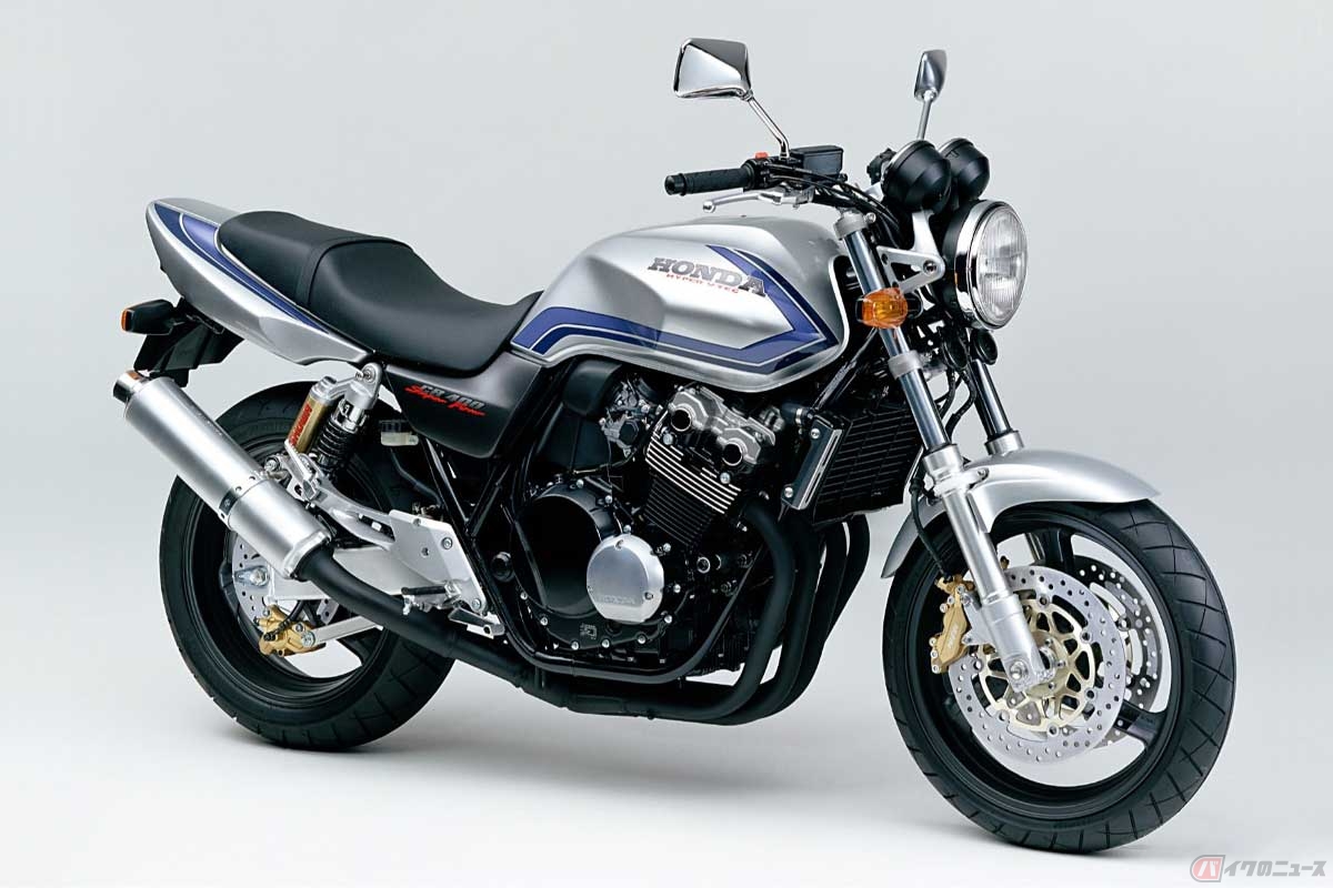 1999年に発売された2代目「CB400 SUPER FOUR［NC39型］」。ホンダ独自のバルブ制御システム「VTEC」を装備