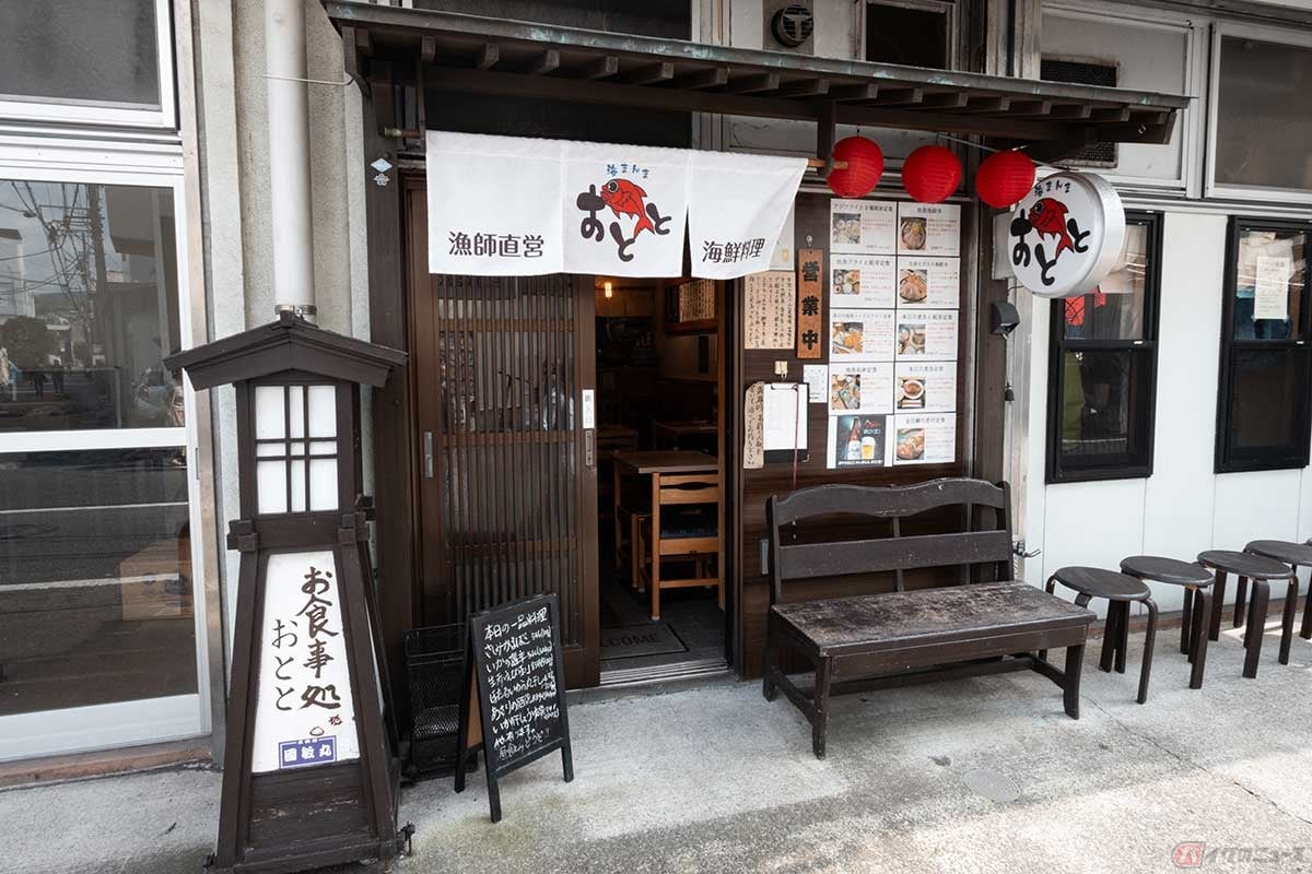 小田原漁港エリアの「海まんま おとと」は漁師直営の店。スタッフも親切で雰囲気が良い