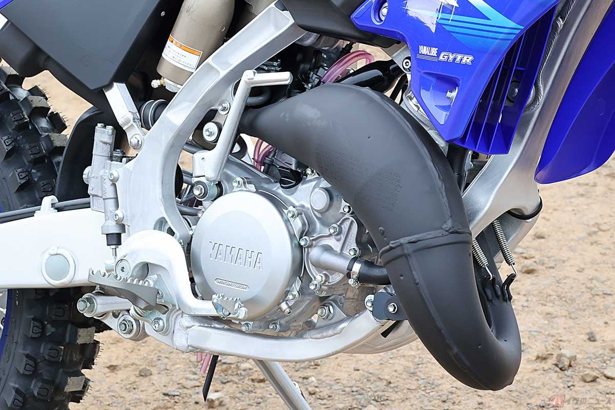 ヤマハ「YZ125X」(2027年型)。排気量124ccの水冷2ストローク単気筒エンジンを搭載。始動はキック式