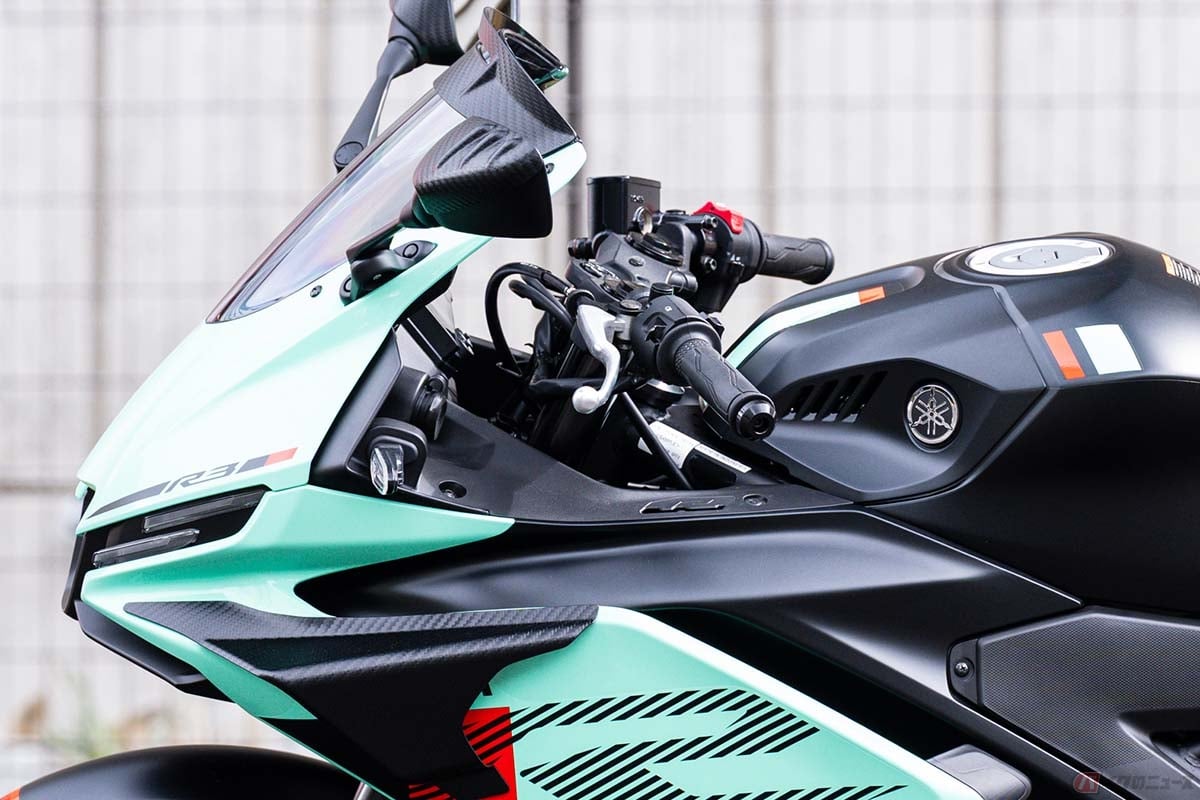 ヤマハ「YZF-R3」カーボンライク外装装着車