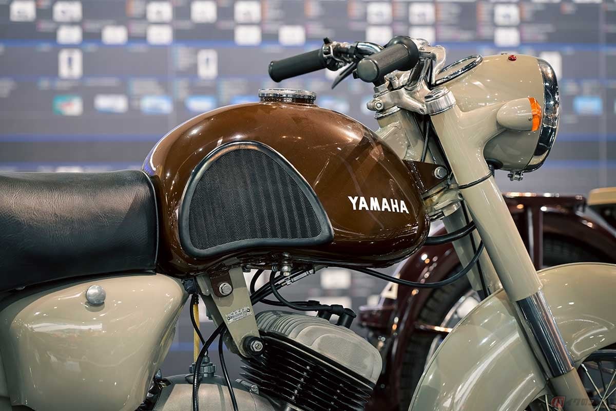 1957年に発売されたヤマハ初のフルオリジナルモデル「YD-1」