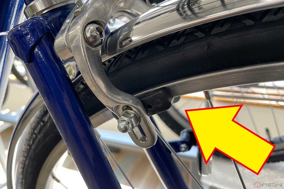 ママチャリ(シティサイクル)に多く採用されている前輪のリムブレーキ(キャリパーブレーキ)。自転車のブレーキは、前後で効き方が異なるよう工夫されている?